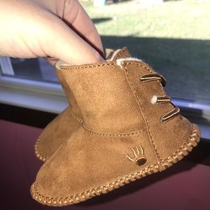 Bear paw size 9-12 months medium